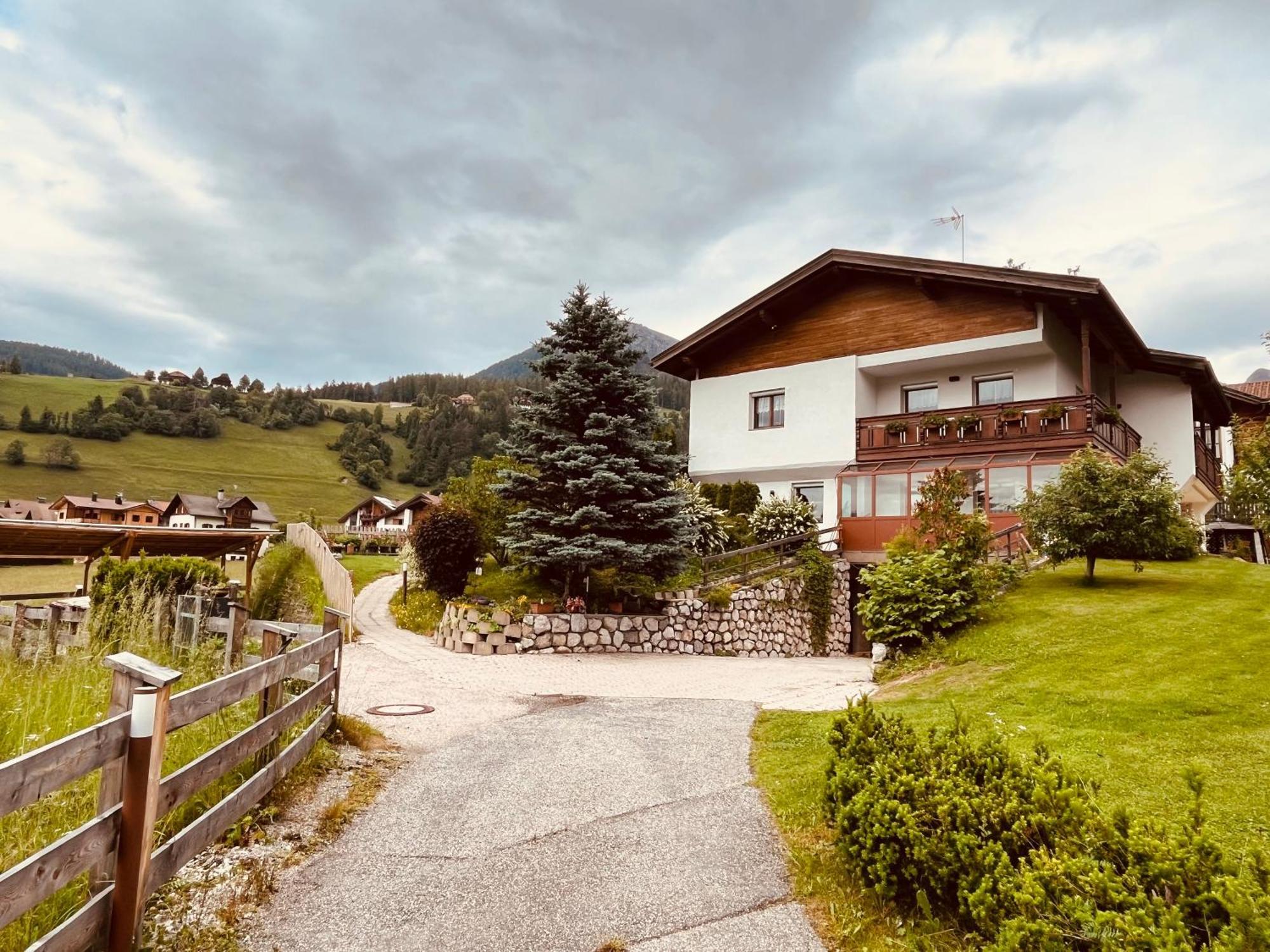 Ciasa Fam Comploi Apartman San Vigilio Di Marebbe Kültér fotó